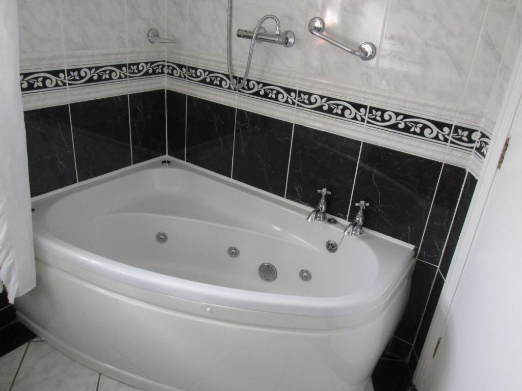 The Laurels B&B Kilkenny Room photo