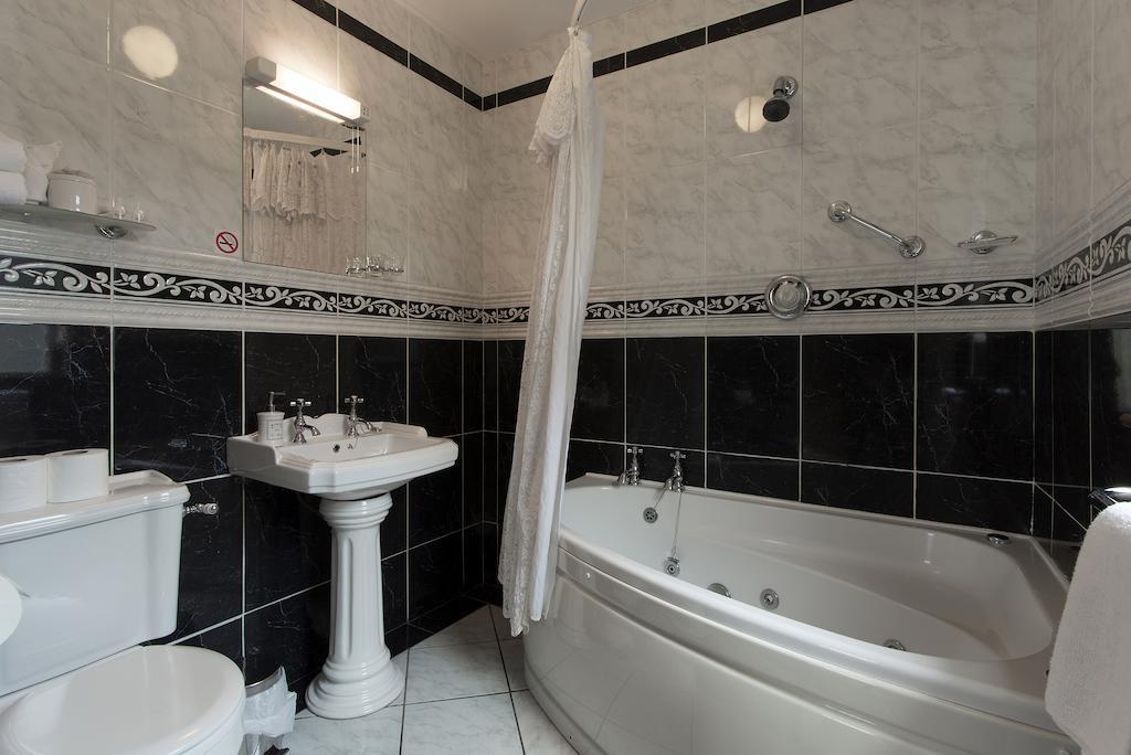 The Laurels B&B Kilkenny Room photo